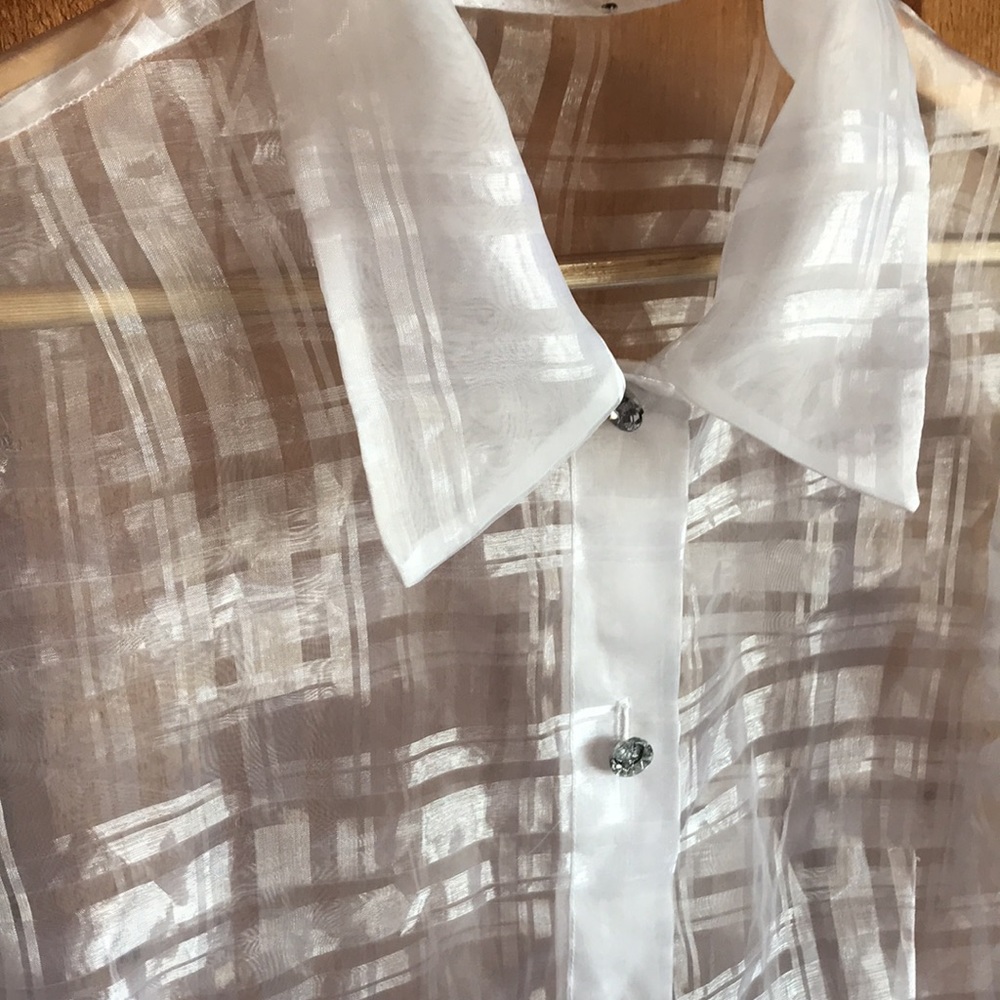 White blouse - Picture 2 of 6